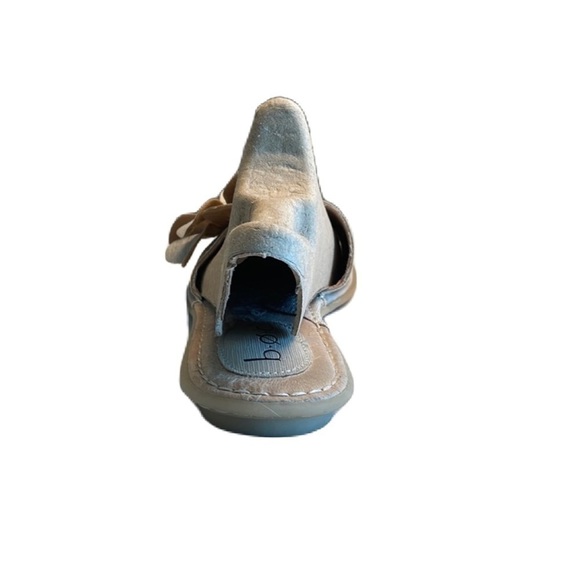 Sz8 BOC Tan wide strap flat sandals with a flower embellishment EUC - Picture 7 of 10